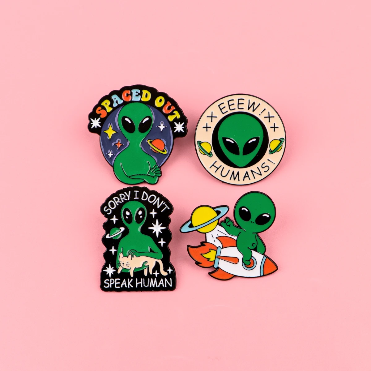 4 pz Carino UFO Alien Smalto Spille Distintivi Del Fumetto sullo Zaino Spille da Donna Cappello Spille Accessori Cosplay Giocattoli Regali