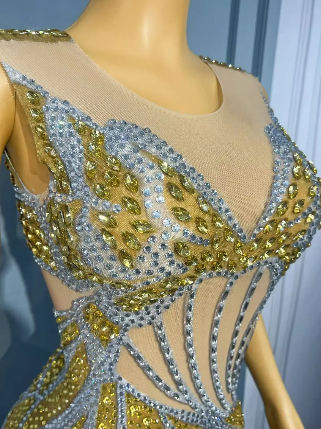 Sparkly Crystals Golden Chains Cocktail Dress Sexy Women Luxury Evening Dress Sheer Mesh Dance Show Short Dresses Huangjindie