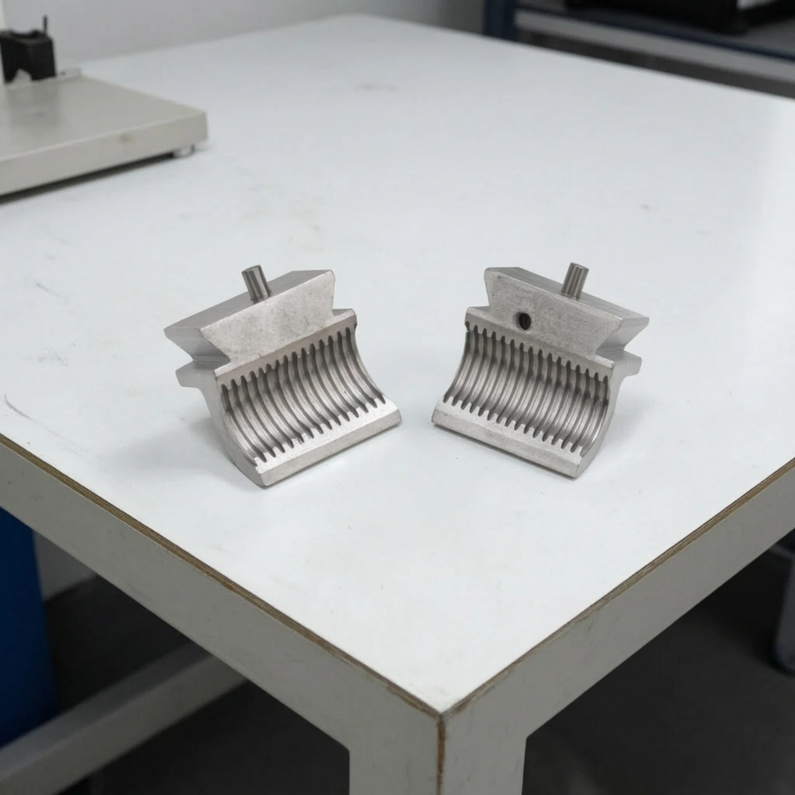 Split Nut with Locking Pins Interlocking Split Threaded Nut Lock Nuts Openable Fastener Rigid for Maintenance Technicians