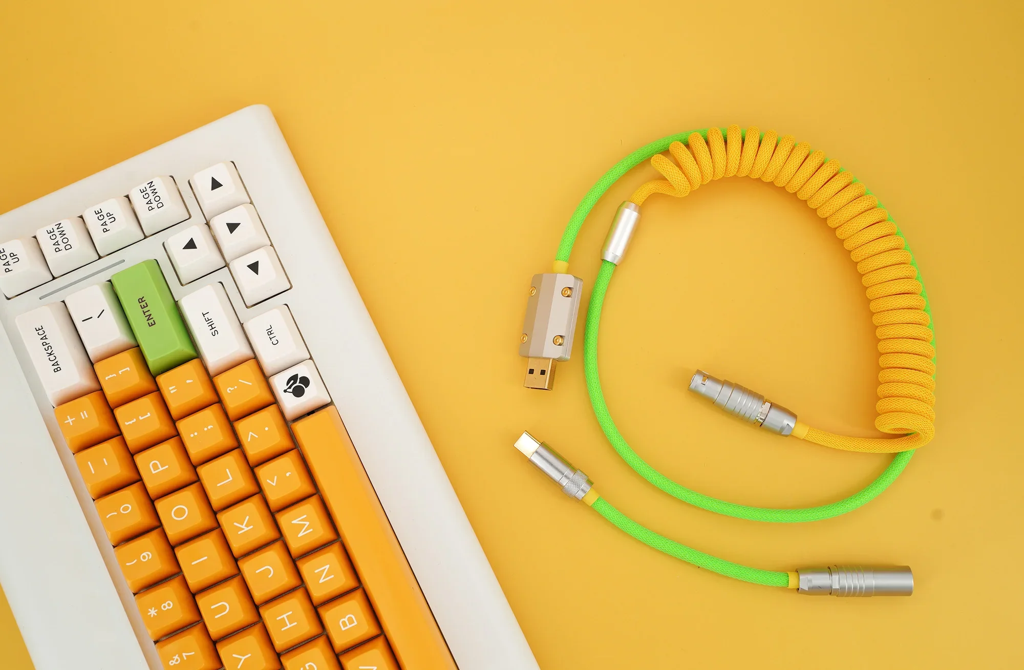 GeekCable Handmade Customized Mechanical Keyboard Data Cable For GMK Theme SP Keycap Line Yellow And Green Colorway