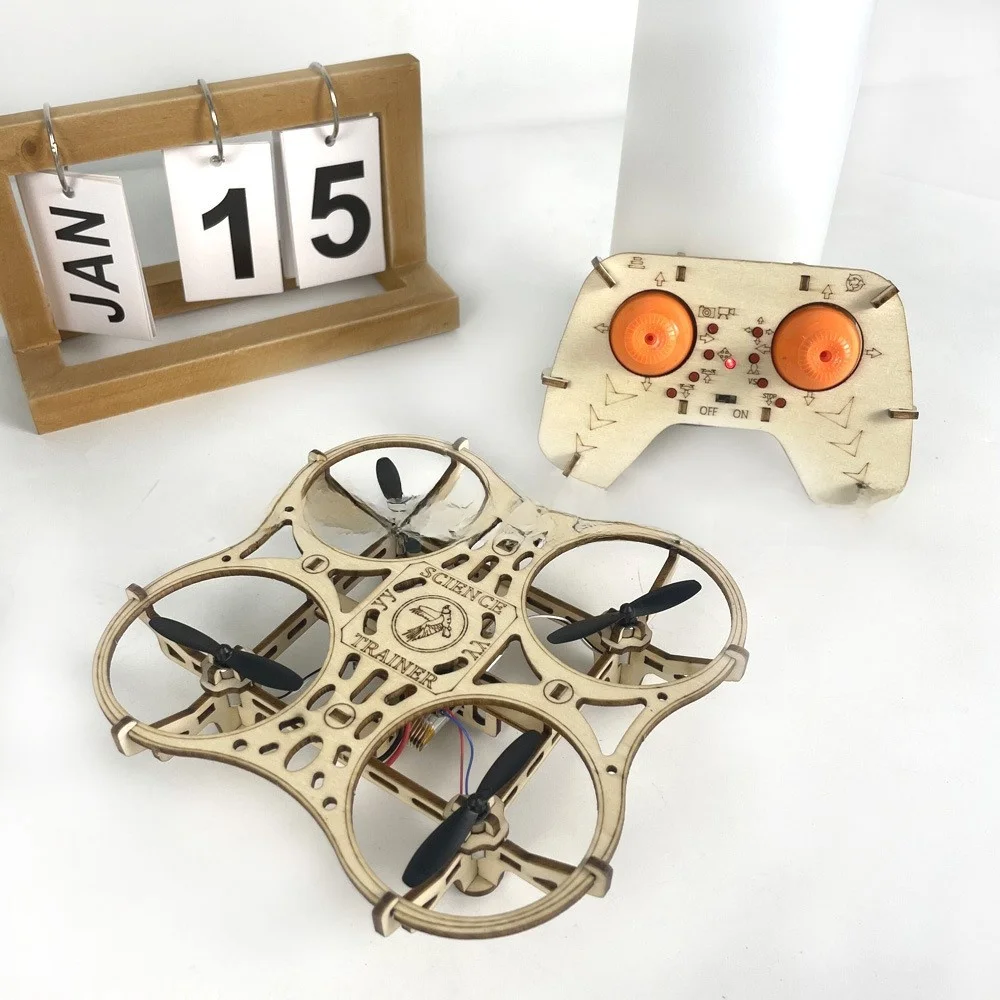 Drewniany zestaw DIY do samodzielnego montażu drona z czterema osiami, zdalnie sterowany, zabawka dla dzieci w wieku 6-2 lat, inspirowany papugą, open source, symulacja lotu.