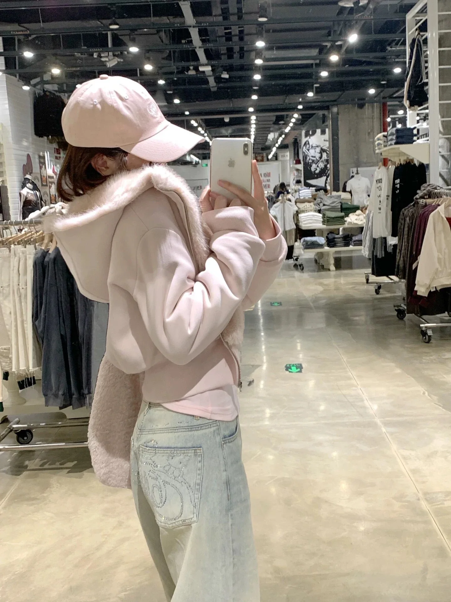 

Thickened Plush Jacket Women's Double-Sided Wear Warm Casual Style Winter New Arrival Short Hat Integrated Zipper Closure Lon...