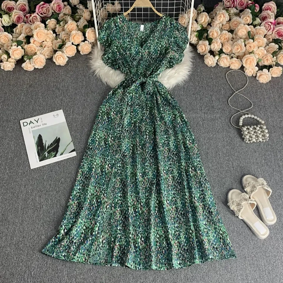 

French V-neck Dress Summer New Pleated Waist Slimming Retro High Temperament Big Swing Dresses