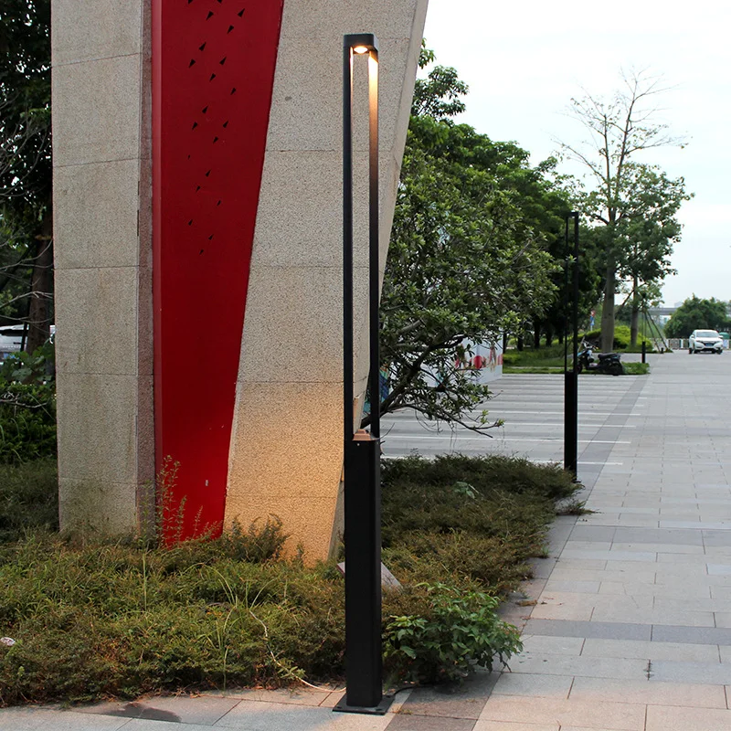Minimalist Vertical Strip LED Garden Light 360 Degree Decorative Architectural Landscape Post Lamp