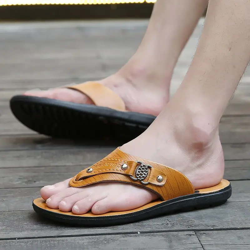 

2026 Summer New Men's Leather Sandals Beach Slippers Durable Flip Flops for Casual Outdoor Wear