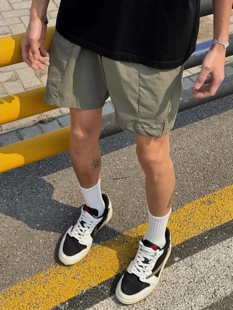 

Летние легкие спортивные пляжные шорты свободного кроя с цветными вставками, быстросохнущие, водонепроницаемые, с боковыми разрезами, повседневные