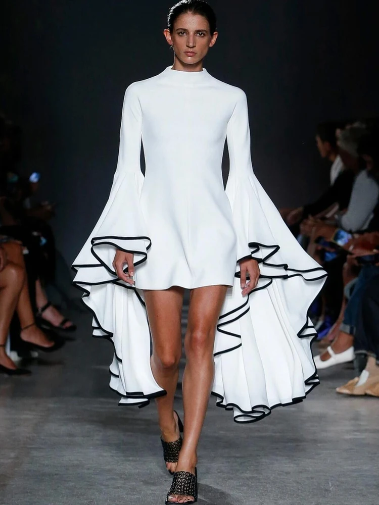 

Белое вечернее платье с кружевными рукавами, модный приталенный крой, элитный дизайн, изысканный стиль.