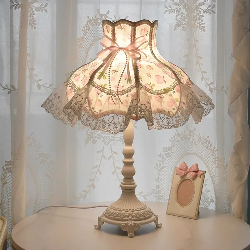French pastoral European desk lamp bedroom bedside lamp pink lace princess ins girly heart little girl children