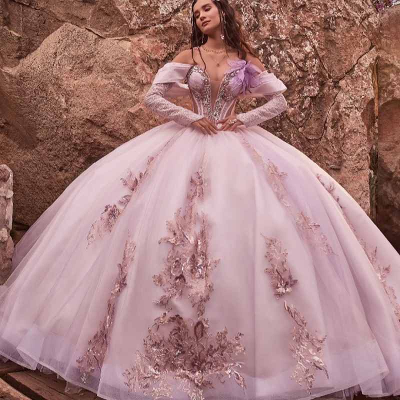 فساتين Quinceanera لامعة أرجوانية فاتحة قبالة الكتف مزينة بالدانتيل مطرز بالكريستال تول مشد حفلة عيد ميلاد حلوة 16 فستان