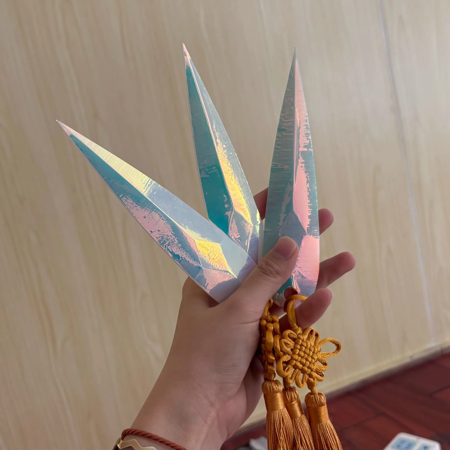 Fulujiacos شيطان هنتر من KPop Zoey تأثيري دارت بوميرانج الأسلحة زي الدعائم الأسلحة النساء الكبار الفتيات هالوين اكسسوارات