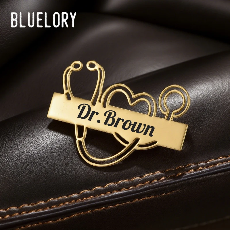 

Bluelory Engrave Text Hollow Stethoscope Brooch For Women Men Stainless Steel Personalized Logo Brooch Pin Best Jewelry Gift
