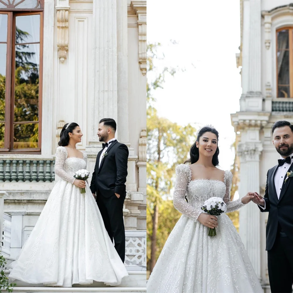 맞춤형 로맨틱 구슬 장식과 스팽글 Organza 웨딩 드레스 절묘한 스퀘어 칼라 긴 소매 채플 트레인 신부 가운