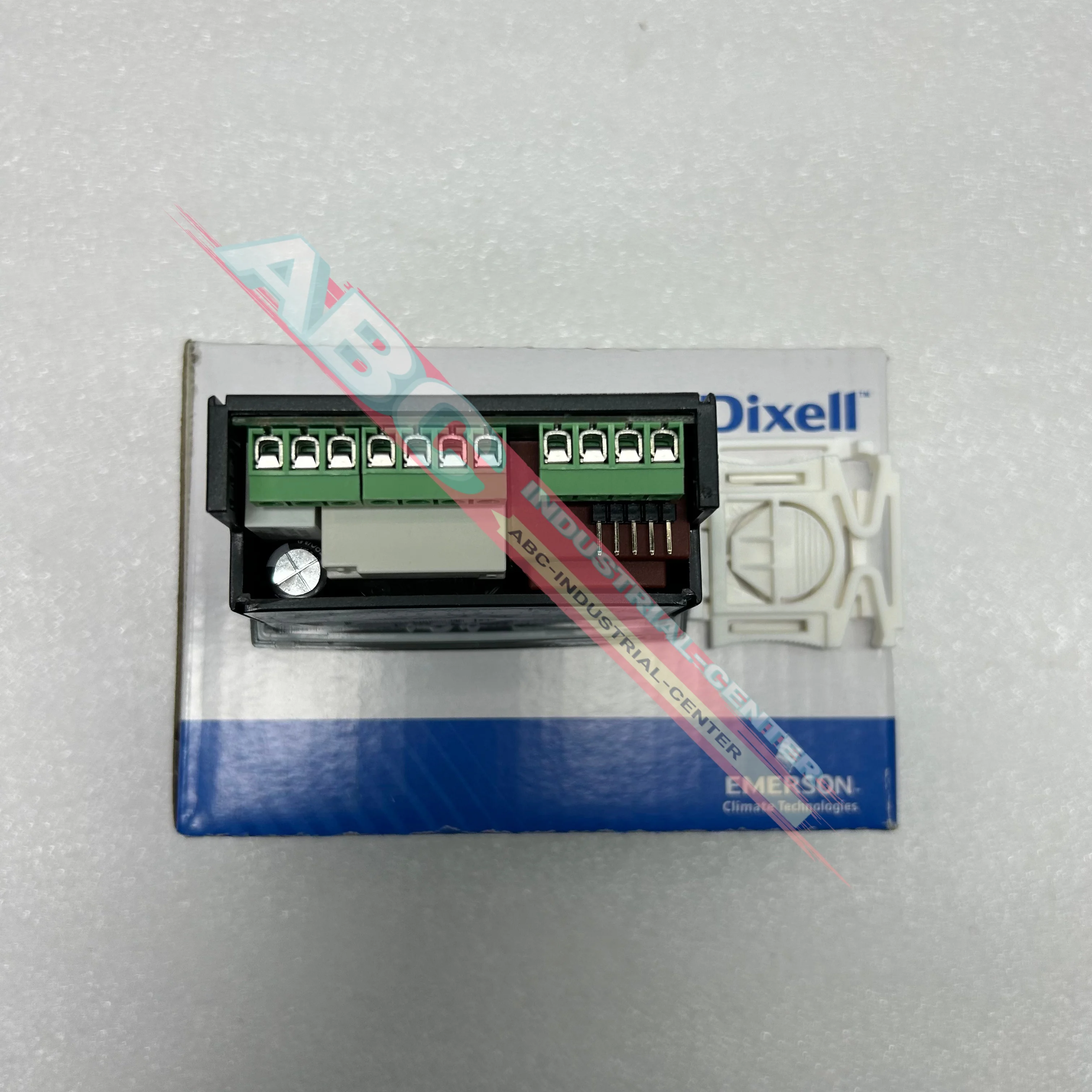 

temperature controller XR03CX-4N0F1 100%NEW