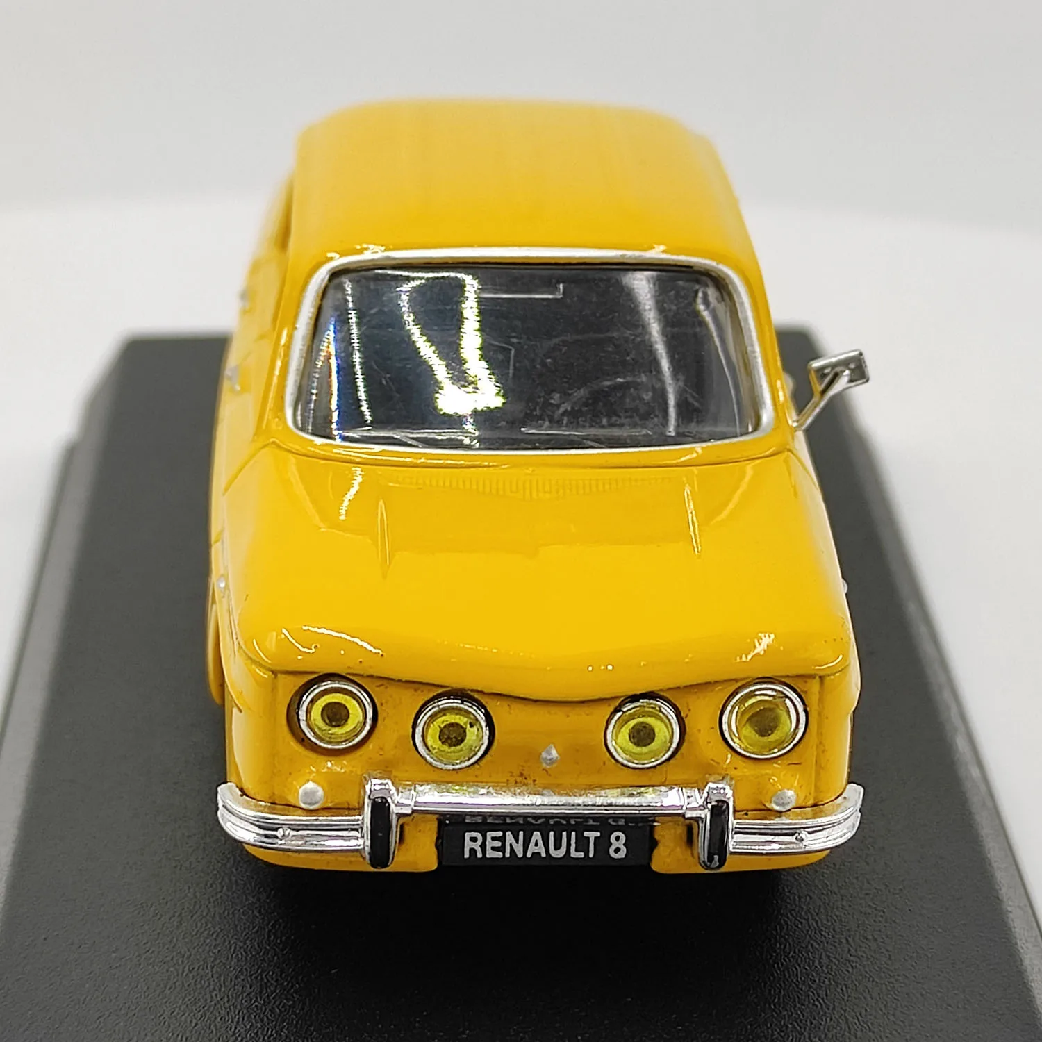 

Модель автомобиля из желтого сплава NOREV в масштабе 1:43, Renault 8