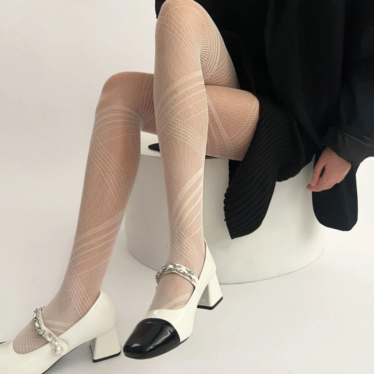 

Cross Striped Jacquard Women Pantyhose Artistic Style Line All-Match Fashion Fine Mesh Lolita Hottie Personality Tights