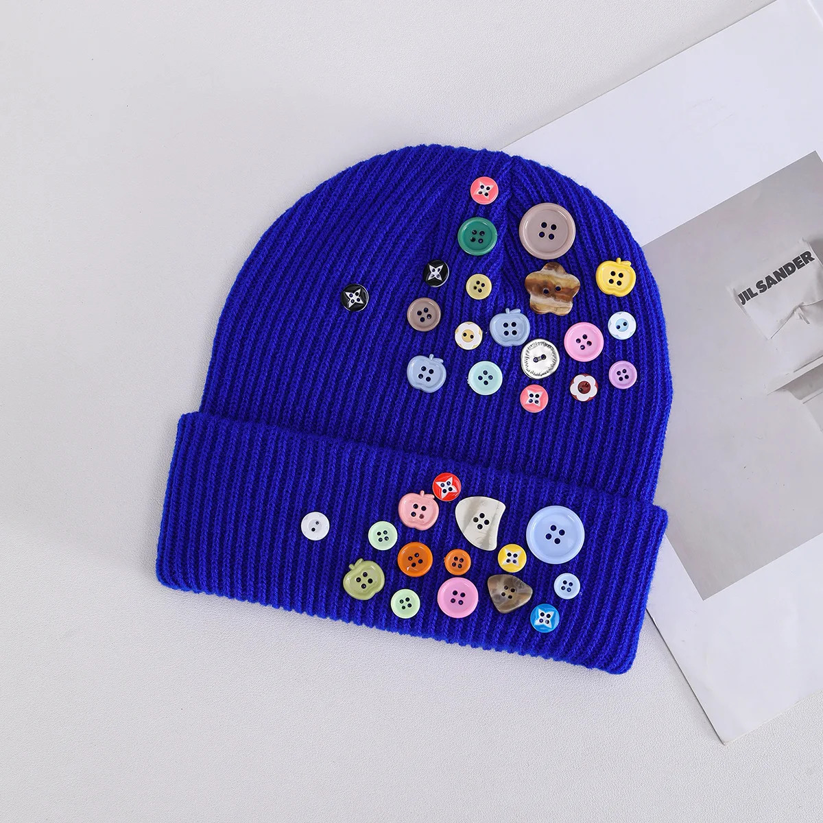 Colorful Irregular Button-Decorated Cuffed Knit Beanie for Women, Autumn and Winter Warm Woolen Elastic Personality Niche Design