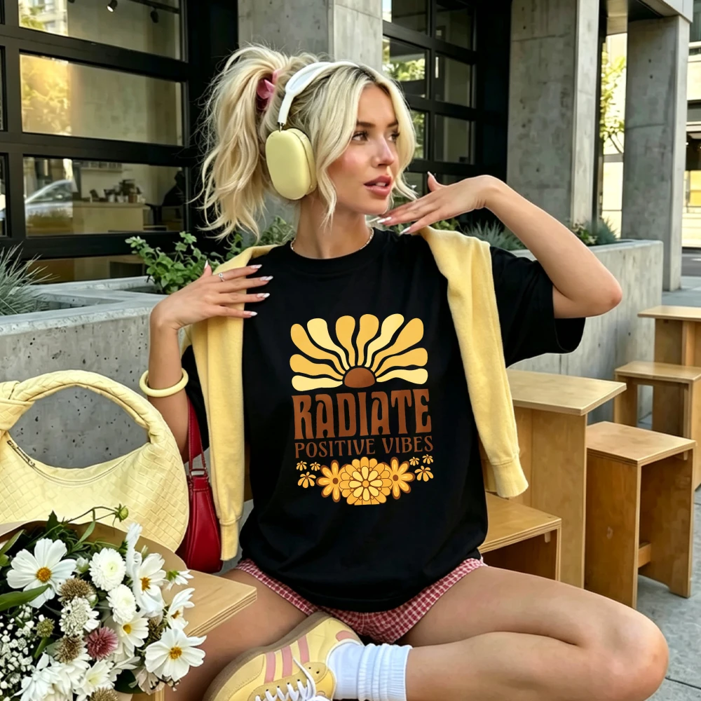 Women Radiate Positive Vibes Retro Daisy Floral Graphic T Shirt 70s Vintage Sunflower Letter Print Crew Neck Boho Casual Tee Top