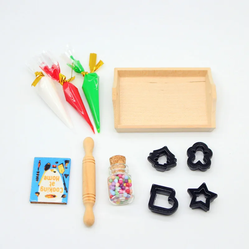 

Miniature Kitchen Baking Set Christmas Series Mini Dollhouse Baking Pan Cream BJD Props Model Figurines Home Decor Decoration