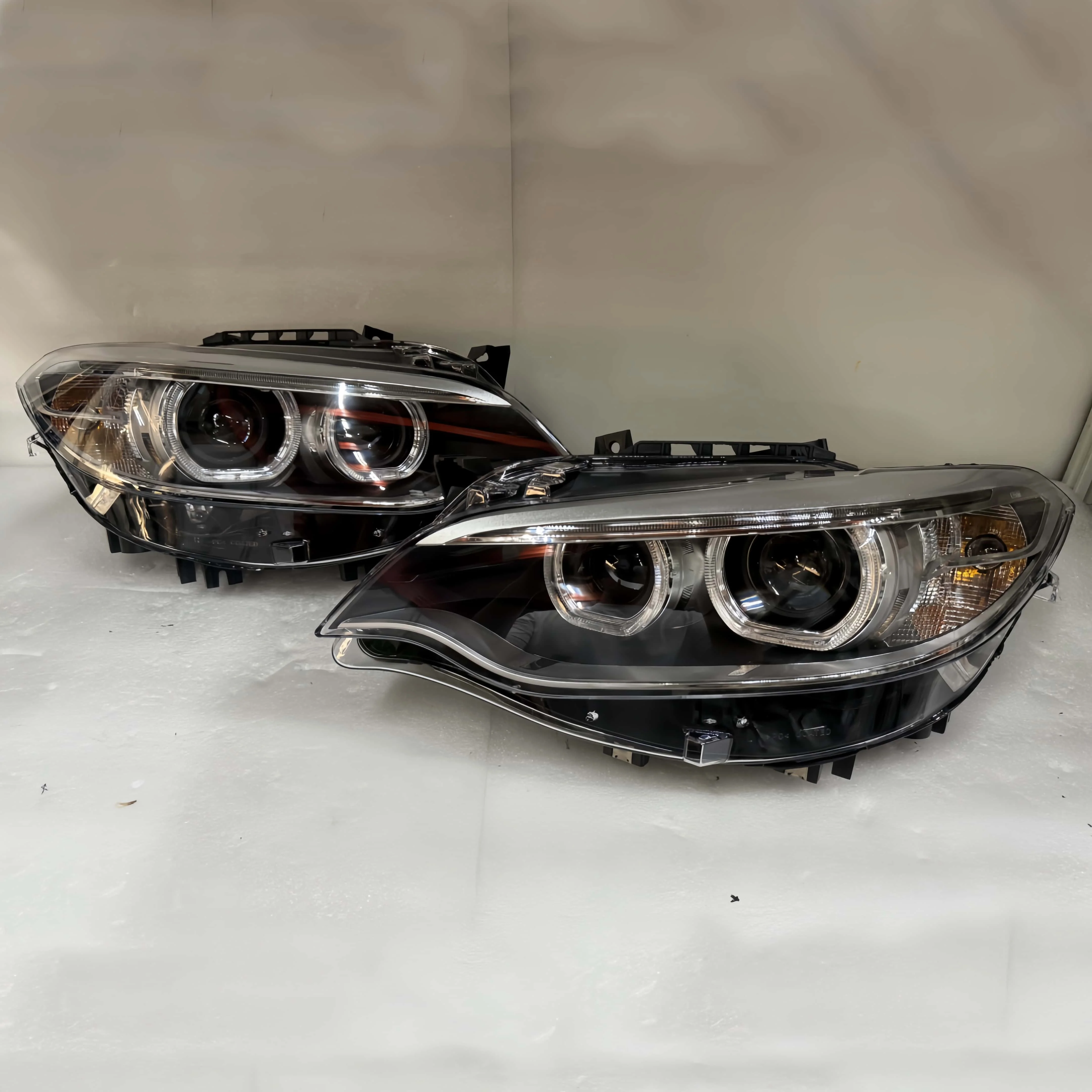 

Для BMW 2 серии F22: передняя фара в сборе (218i, 220i, 225i, 228i, 230i, 235i) с двойной линзой, левый и правый световой модуль