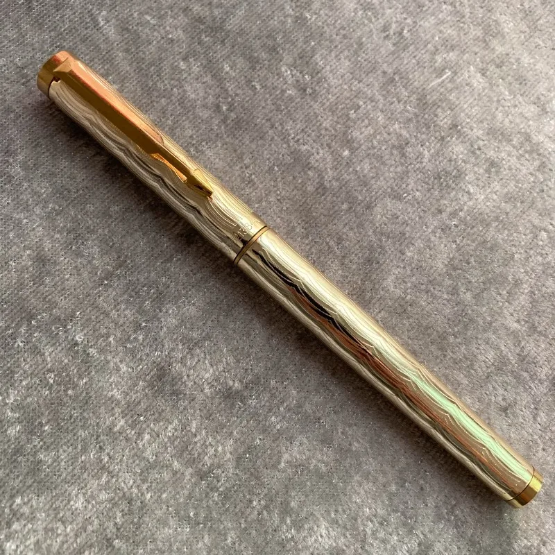 

Wave Hand Patterned Brass Fountain Pen Beautiful Craftsmanship Pen Curved Tip 0.9mm Dark Tip Practice Office Calligraphy Pen
