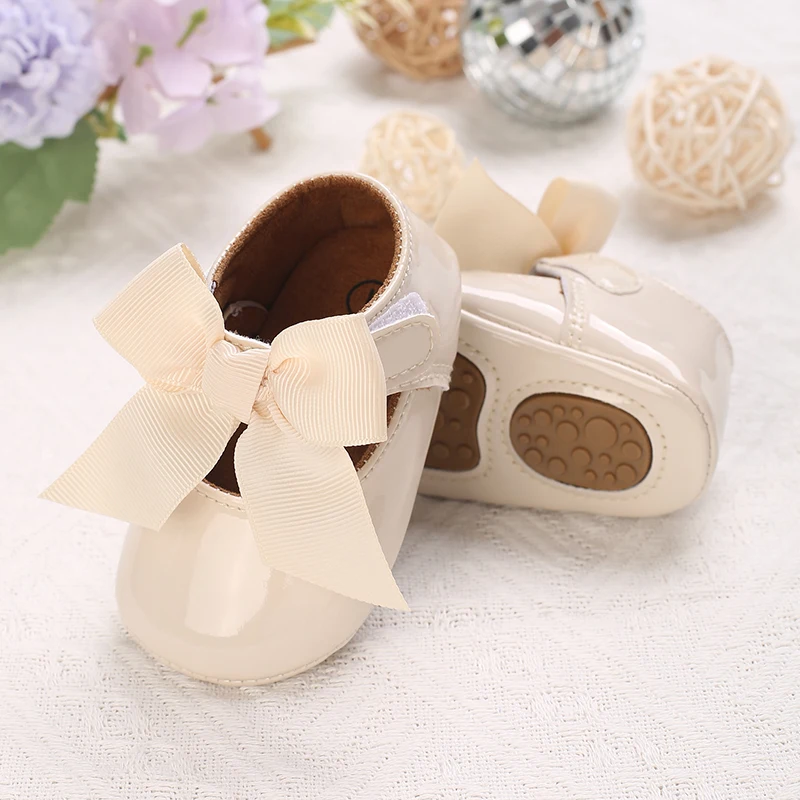 Spring and Autumn New Newborn Girl Infant Anti slip Walking Shoes, Girl Baby Red Comfortable Rubber Sole Bow Shoes Walking Shoes