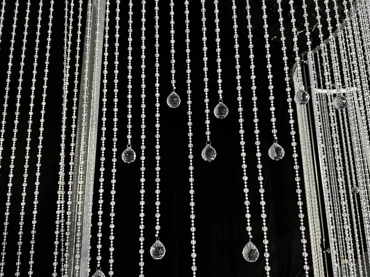 Luxuriöser S-förmiger Kristallperlen-Vorhang-Bogenständer für Hochzeit, Geburtstagsfeier, Fotobox und Eventdekoration – Detail 4