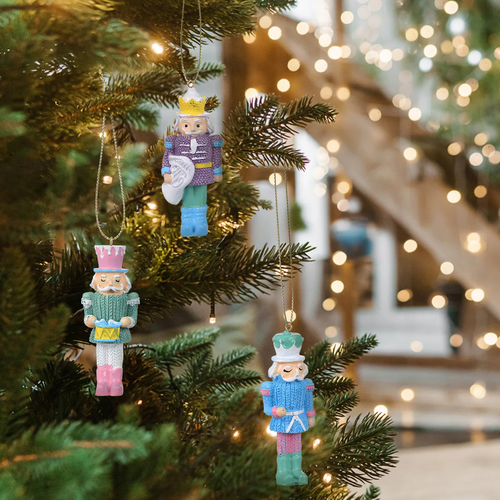 ของตกแต่งรูปทหารนัทแครกเกอร์คริสต์มาส 4 ชิ้น ทำจากเรซิ่น แขวนง่าย สีสันสวยงาม รูปทรงน่ารัก