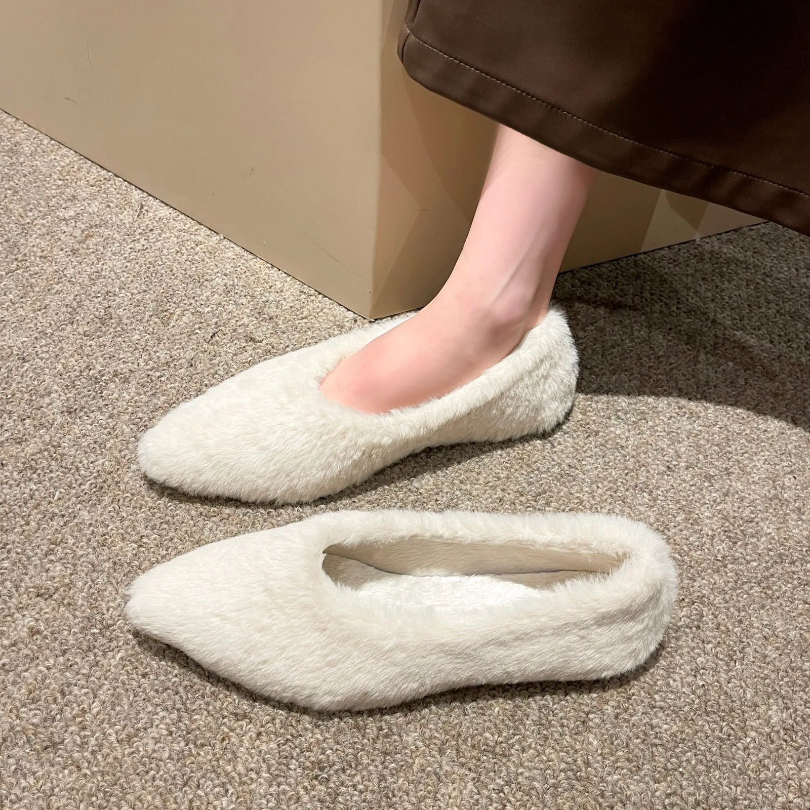 Fashion Pointed Toe Fur Ballet Flat Woman Winter Warm Plush Shallow Loafer Ladies Concise Furry Heeled Dress Shoes Zapatos Mujer