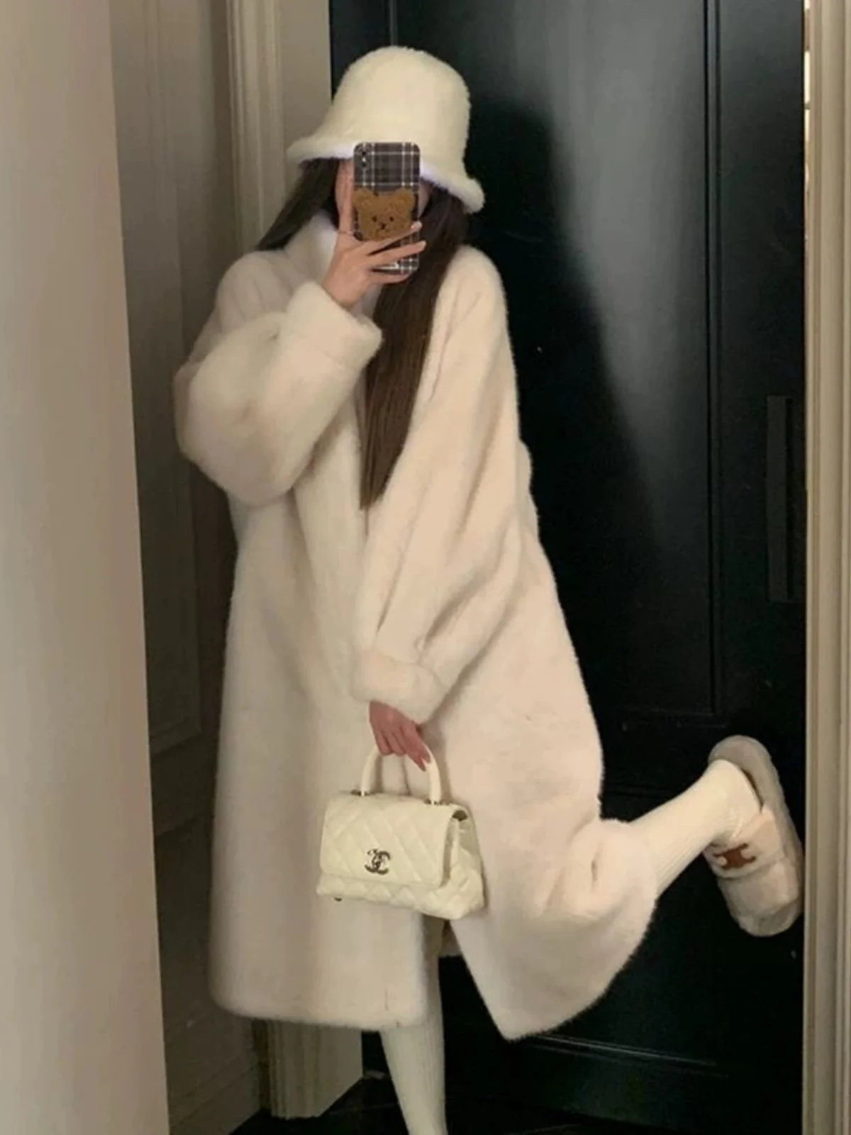 Casaco de Inverno 2025 F Longo e Espo de Pelúcia de Pele Sintética Ecológica Estilo de Viagem com Gola Alta.