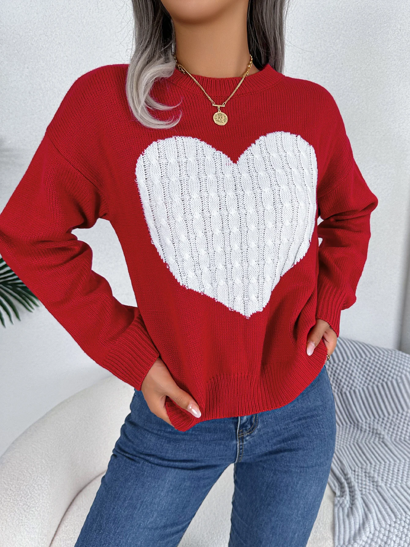 Autumn and Winter Sweet Contrasting Color Heart Pattern Long Sleeved Pullover Sweater