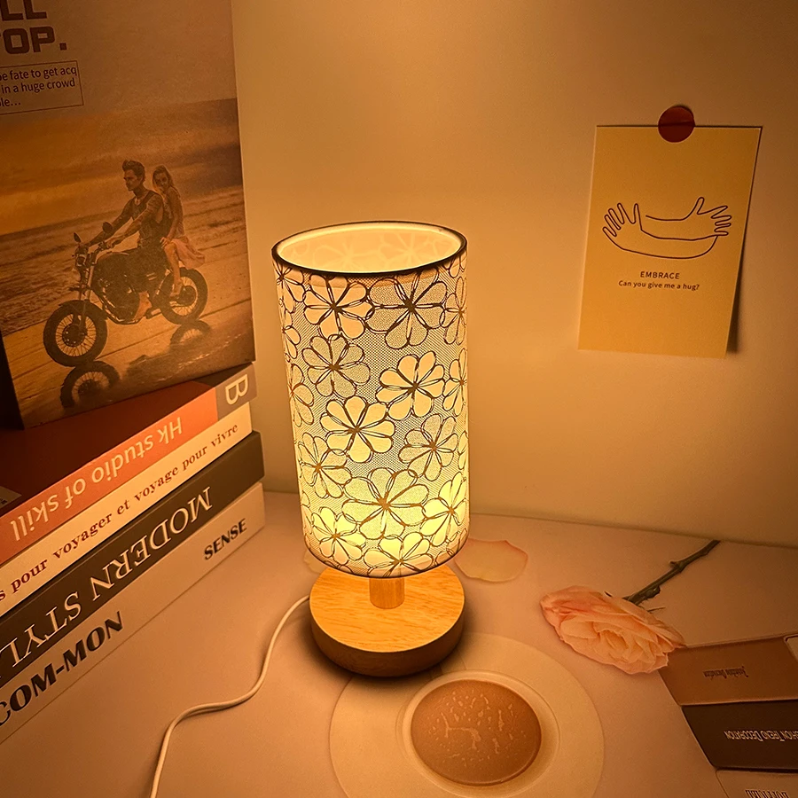 Golden Sunflower Fabric Desktop Table Lamp, USB-powered - three-color dimmable/warm light monochrome, suitable for various occas