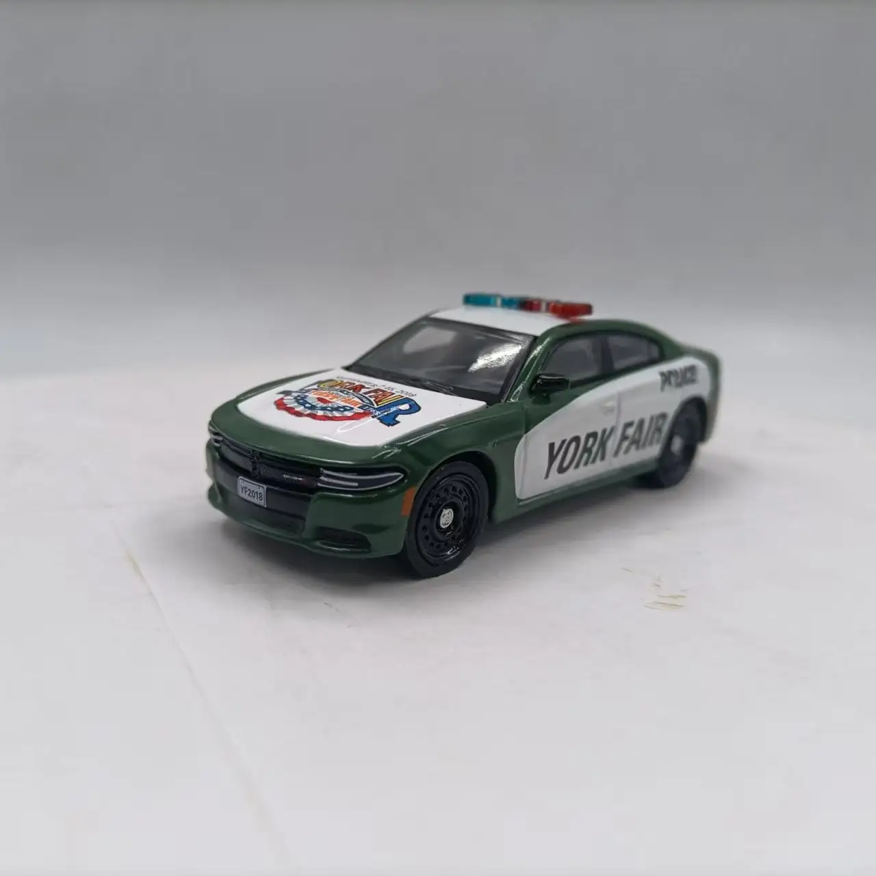 

1:64 2018 LIMITED EDITION New finished ornament of police car alloy simulation car model