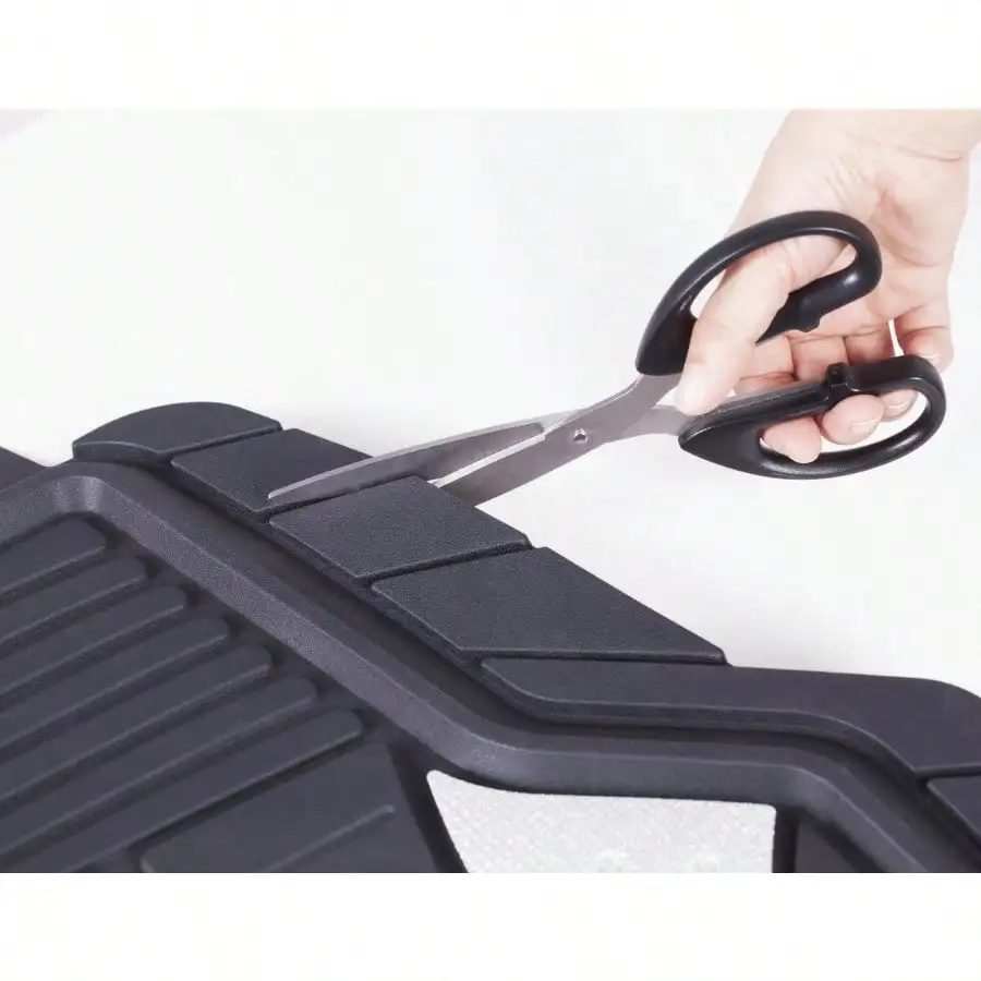 مجموعة مكونة من 4 سجادات أرضية سيارة مطاطية فضية لامعة - عالمية - تحمي أرضية سيارتك عن طريق امتصاص الانسكابات والبقع والغبار والحطام.