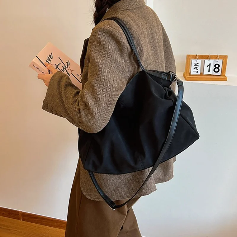 

Stylish Luxury Paris Fashion Leather Handbag Elegant Classic Commuter Bag Large Capacity Solid Color