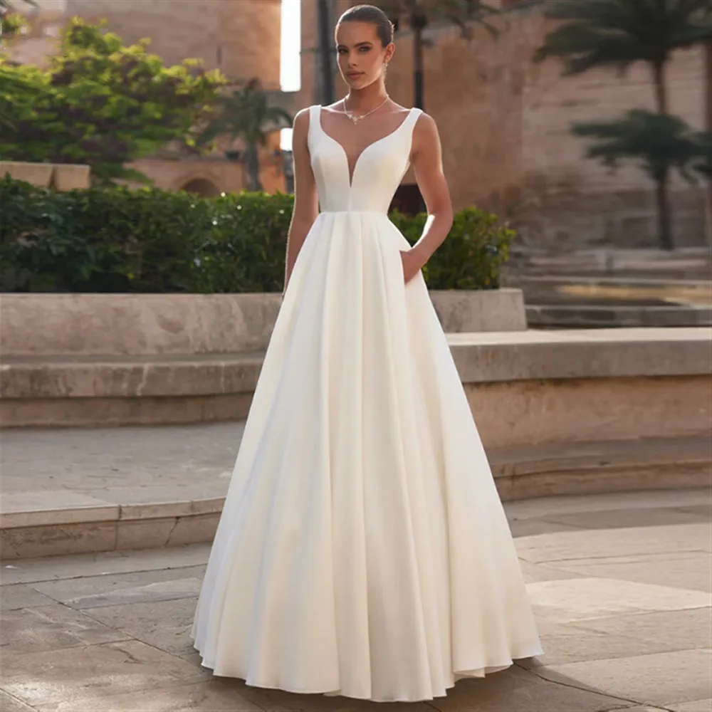 Abiti da sposa semplici in raso con scollo a V pieghettato A-Line Backless Beach Bride Prom Gown 2025 Elegante abito da sposa personalizzato