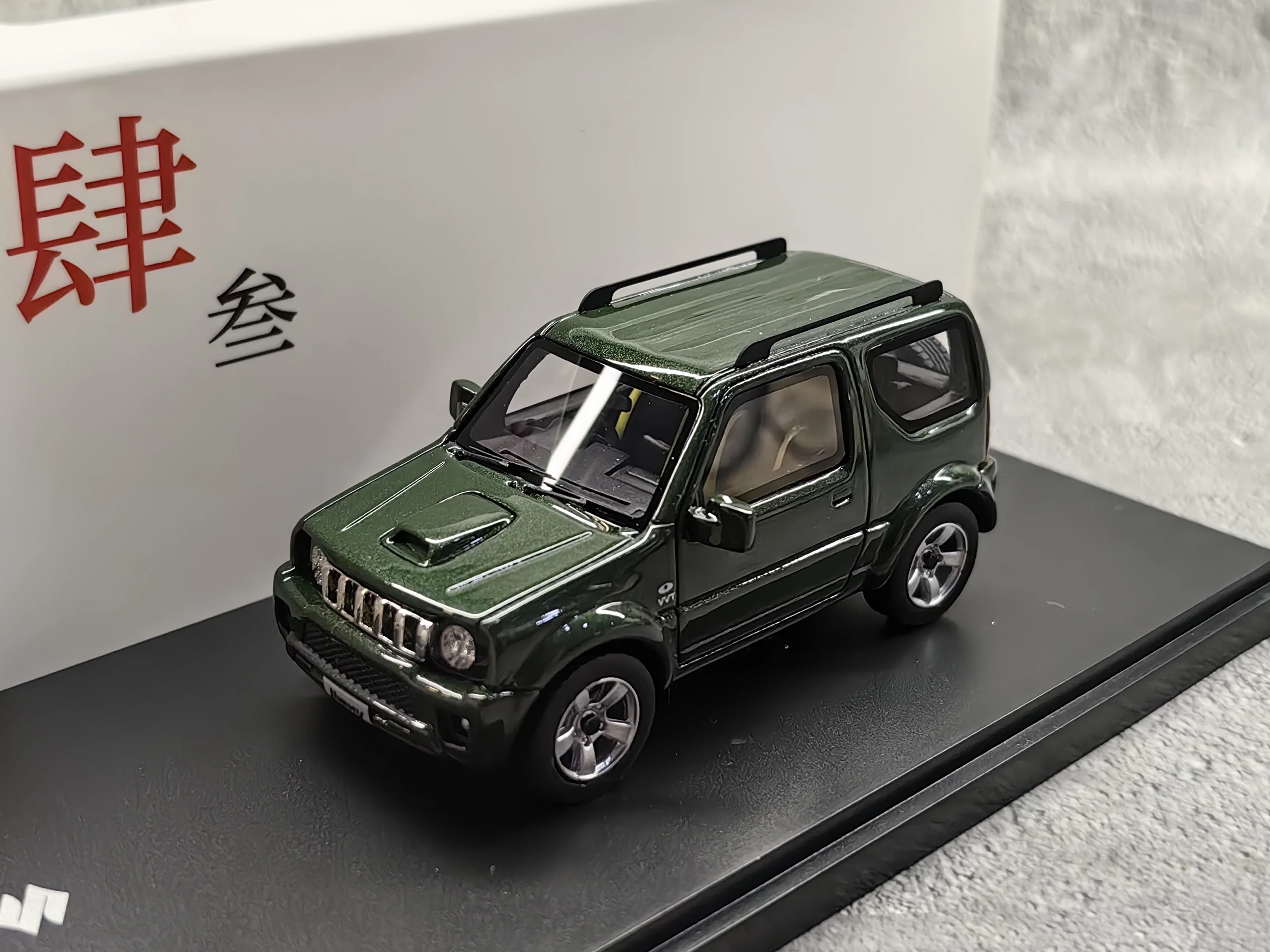 

Масштаб 1/43 Смола SUZUKI внедорожник модель автомобиля коллекционная игрушка подарок демонстрационный орнамент