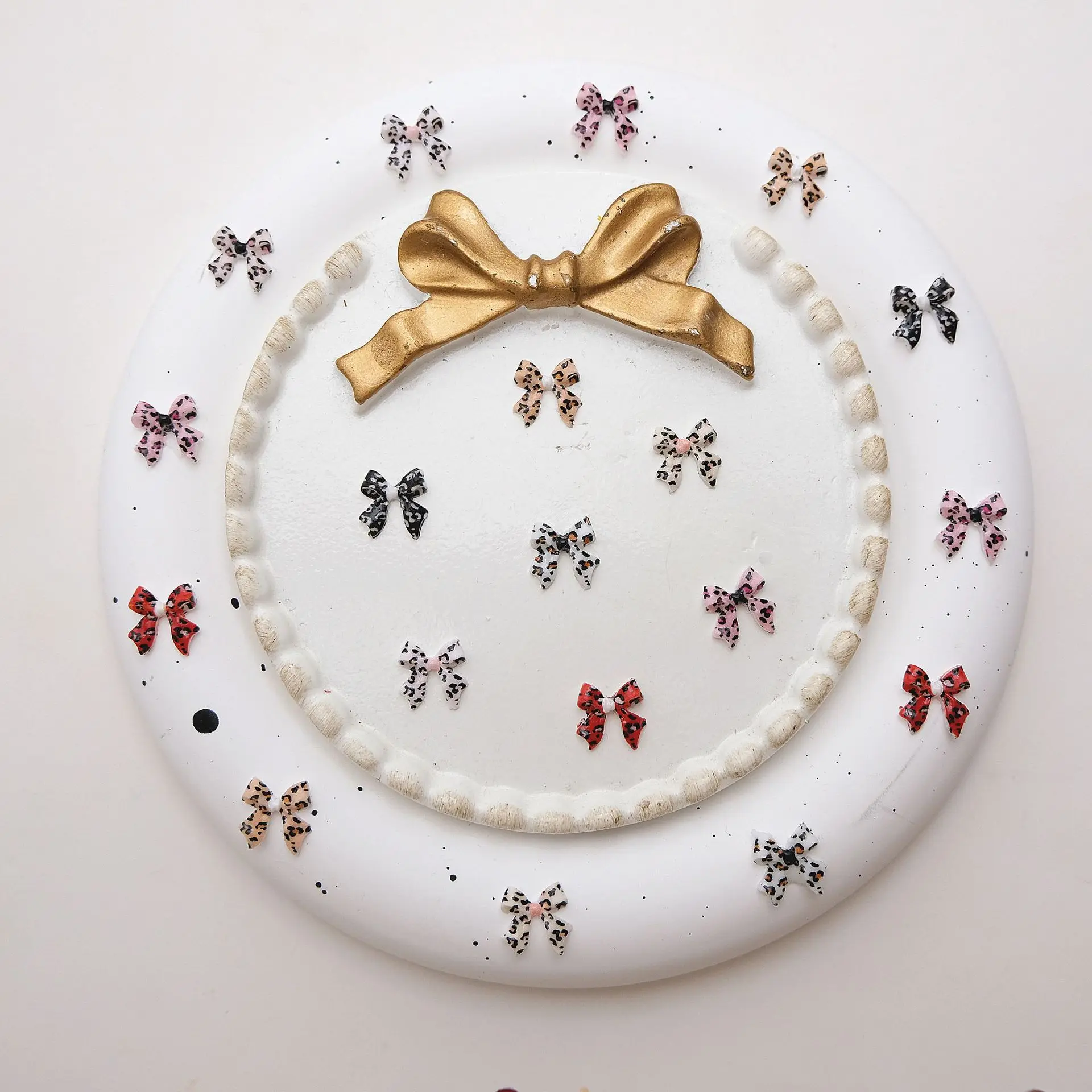 100Pcs Leopard Print Bow Tie Nail Charms - Flowing Ribbon Resin Nail Art, Fashionable Press-On Nail Decor for Stylish Manicures