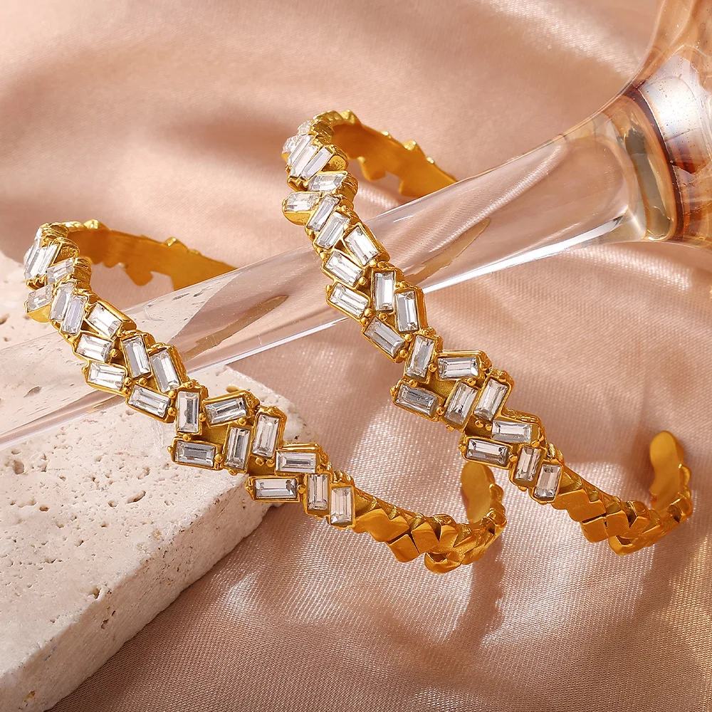 

Trendy Zircon Bracelet with Exquisite and High-end Stainless Steel Opening Bracelet