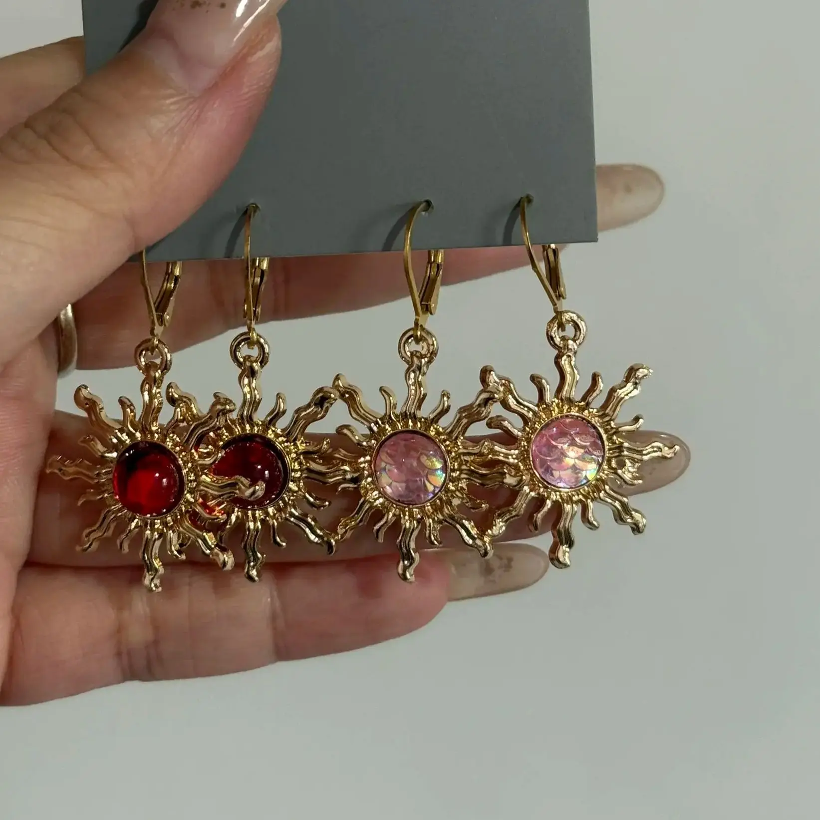 Vintage Personality Elegant Sun Flower hoop Earrings for Women New Trend Girl Classic Party Wedding Pendant Charm Jewelry Gift