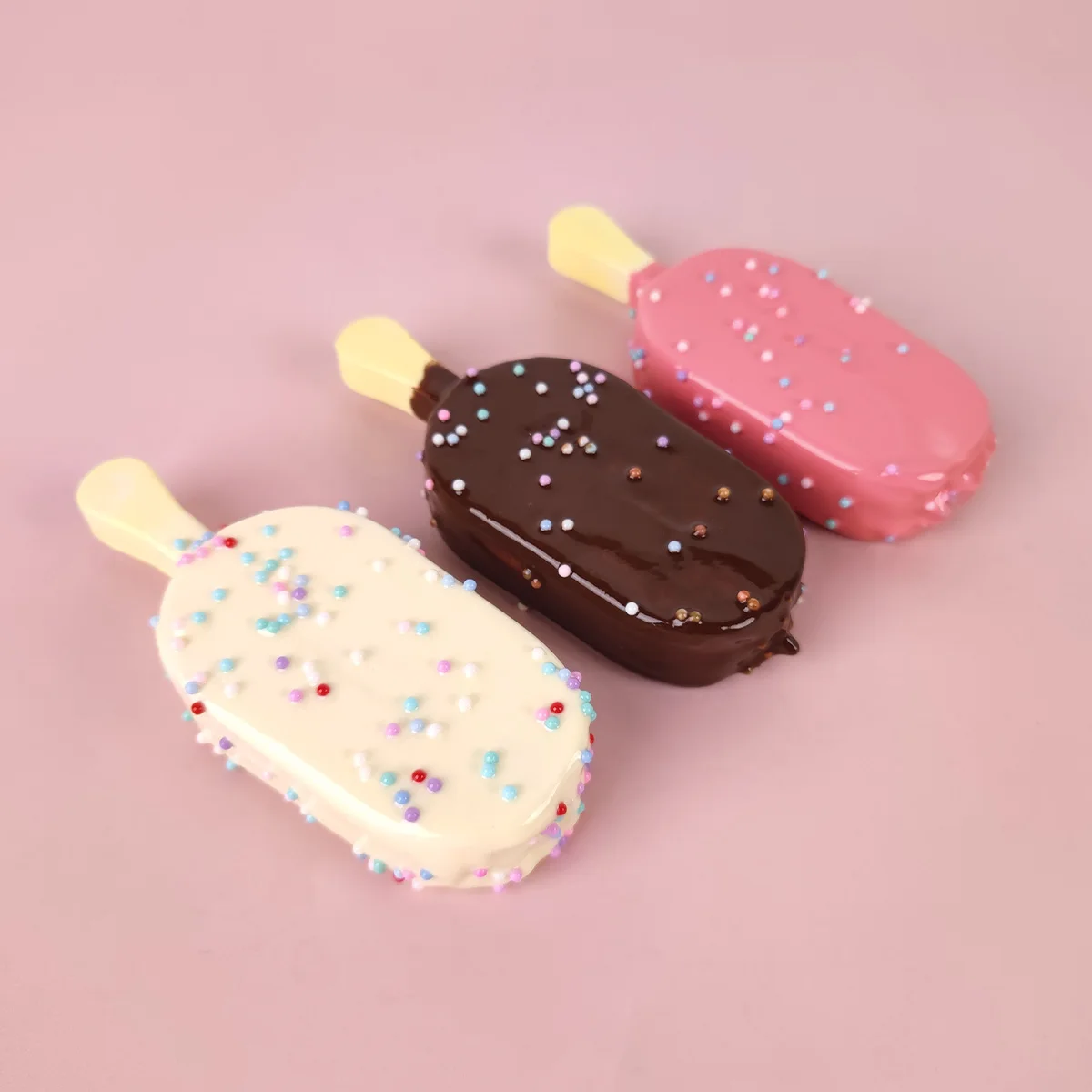 Künstliche Lebensmittel-Dekorationen: Eis am Stiel, Eiscreme, Dessert, Kuchen - Niedliche Süße DIY-Deko für Feiertage, Fotografie-Requisiten und Geschenke – Detail 2
