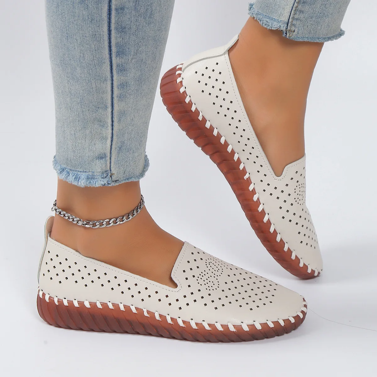 Casual Woman Shoe Slip-on Round Toe Female Footwear Slip On New Grandma Dress Big Size Breathable Leisure Fretwork Fabric Lace-U