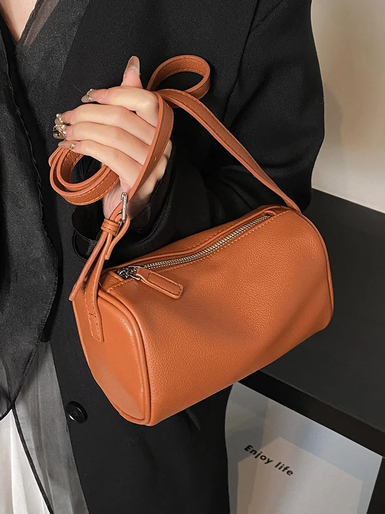 

Spring Simple Commuting Instagram Versatile Luxury Leisure Underarm Handheld Cylinder Pen Bag for Women