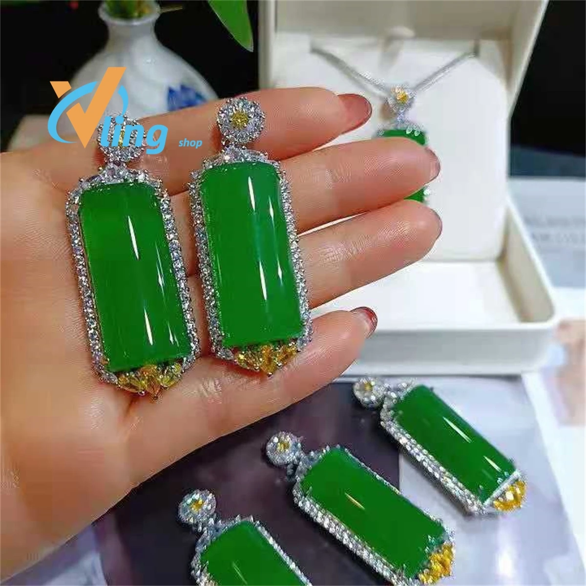 

Ice Green Chalcedony Wushi Pendant Necklace Agate Jade Pendant 925 Silver Inlaid With Full Diamond Clavicle Chain Exquisite