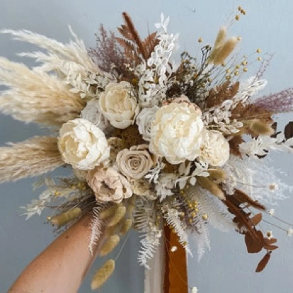 Flores secas, peônia branca, buquê de terra-cota, noiva e damas de honra, flores de casamento