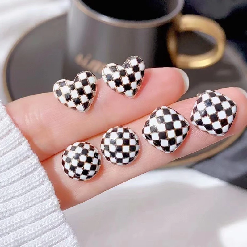 In 2026, the new check-pattern unique design metal stud earrings are suitable for fashionable women's wear. The simple heart-sha