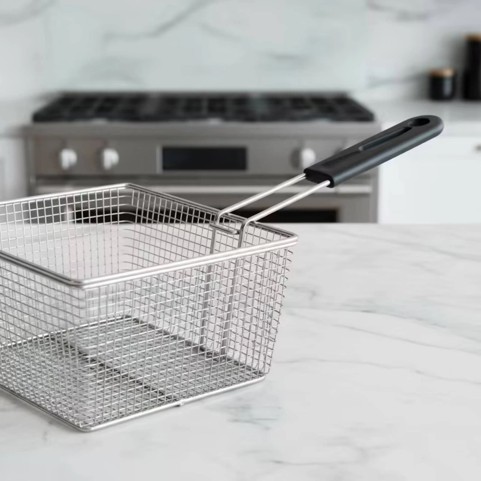 Stainless Steel Fryer Basket Hinged Handle Mesh Fryer Basket Kitchen Tool Rounded Corners Black Grip for Draining Fried Food