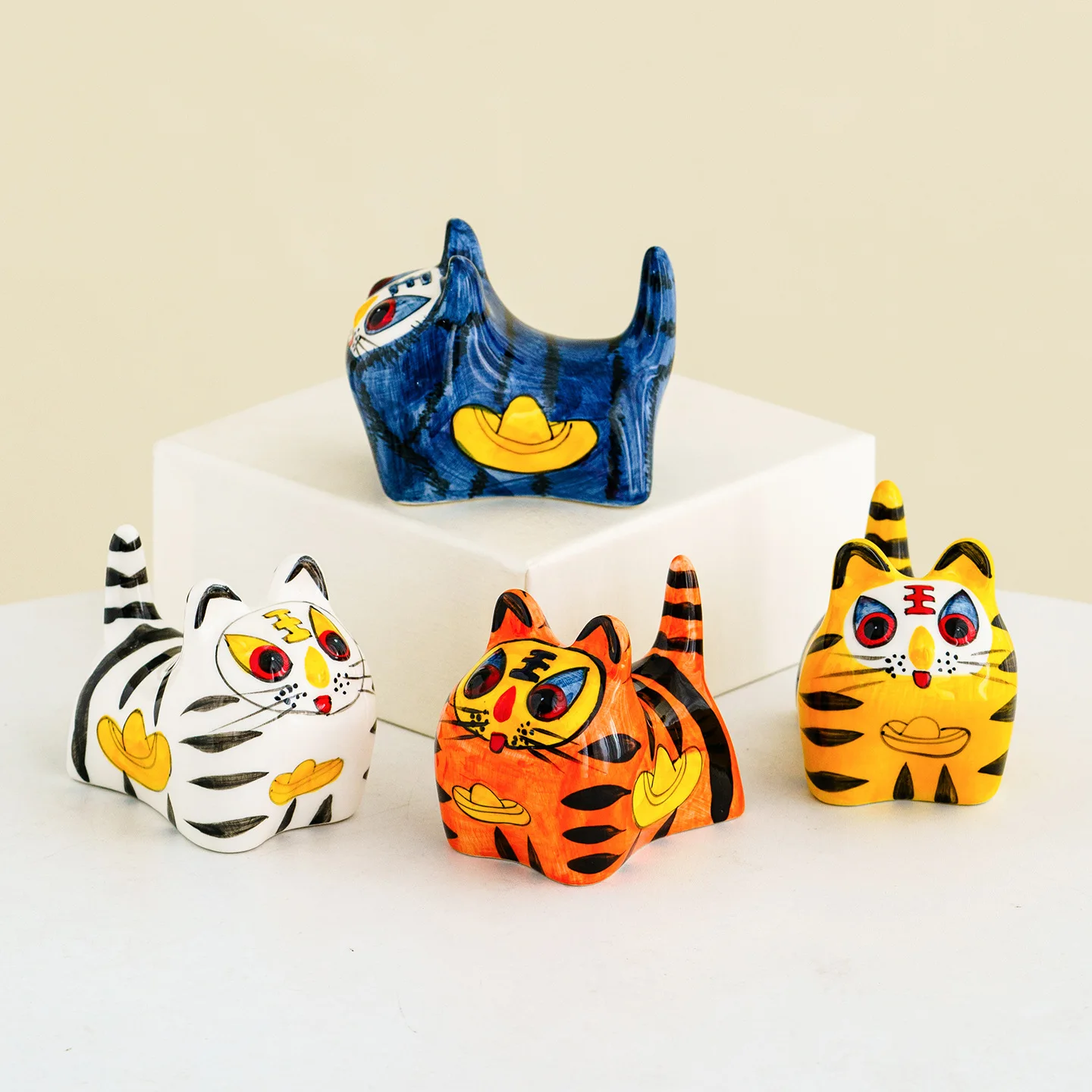 Chinese Folk Tiger Ceramic Phone Stand, Cute Cartoon Cell Holder for Desk Tabletop Aesthetic Home Decor Ornament Gift