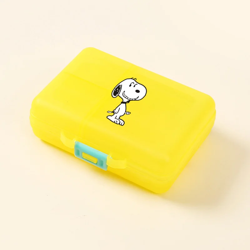 Snoopy Doppelschichtige tragbare Medikamentenverpackungsbox, niedlicher Cartoon, große Kapazität, Schmuckkomponenten-Aufbewahrung, Haushaltsbedarf