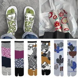 Frauen Cartoon Gekämmte Baumwolle Zwei Toe Socken Japanischen Mehrfarbige Jacquard Split Toe Socken Blumen Kunst Nette Nahen Rohr Tabi Socke
