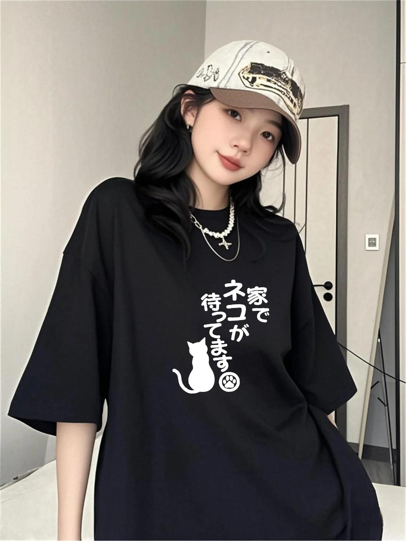 A Women'S Fitting Cartoon Animal Print T-Shirt with A Fun Black Sleeve Crew Neck Design Casual Summer Top Aesthetic Clothes